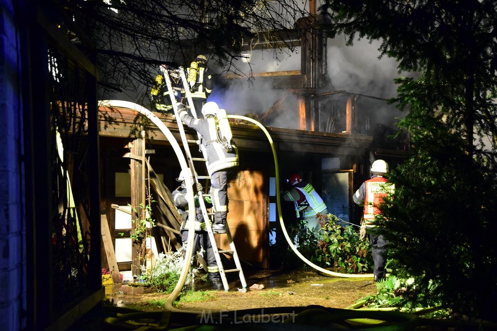 Grossfeuer Einfamilienhaus Siegburg Muehlengrabenstr P0096.JPG - Miklos Laubert